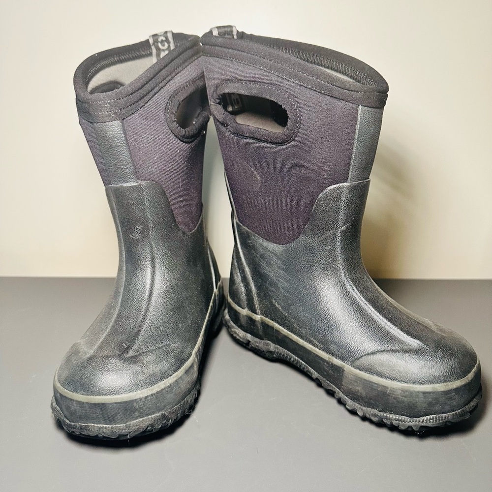 Kids Boggs snow boot.